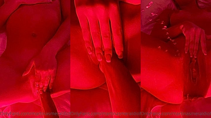 Martina Smeraldi fingers her wet pussy on cam