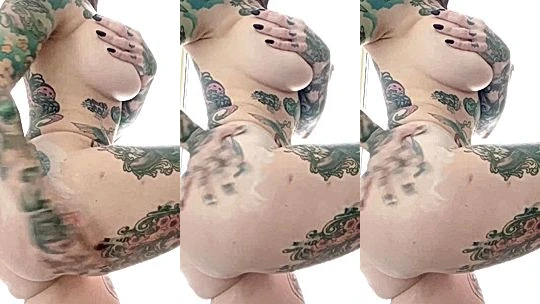 sxy beauty rub her big sexy ass adn grab her big tits with teh otehr