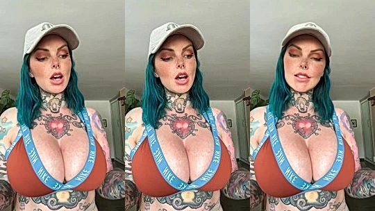 freaky wild sexy bad bitch Riae show off her massive tits upclose